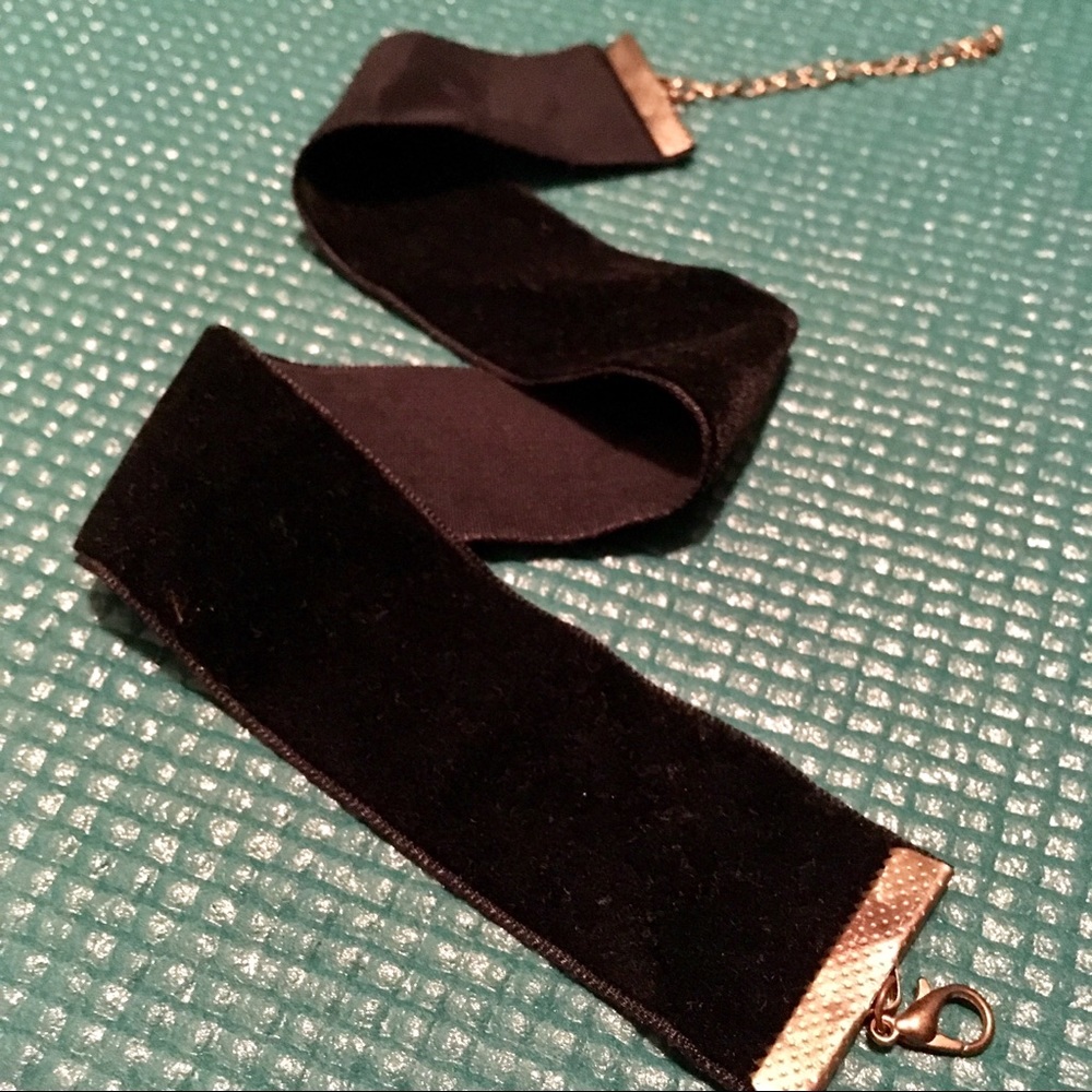 velvet choker